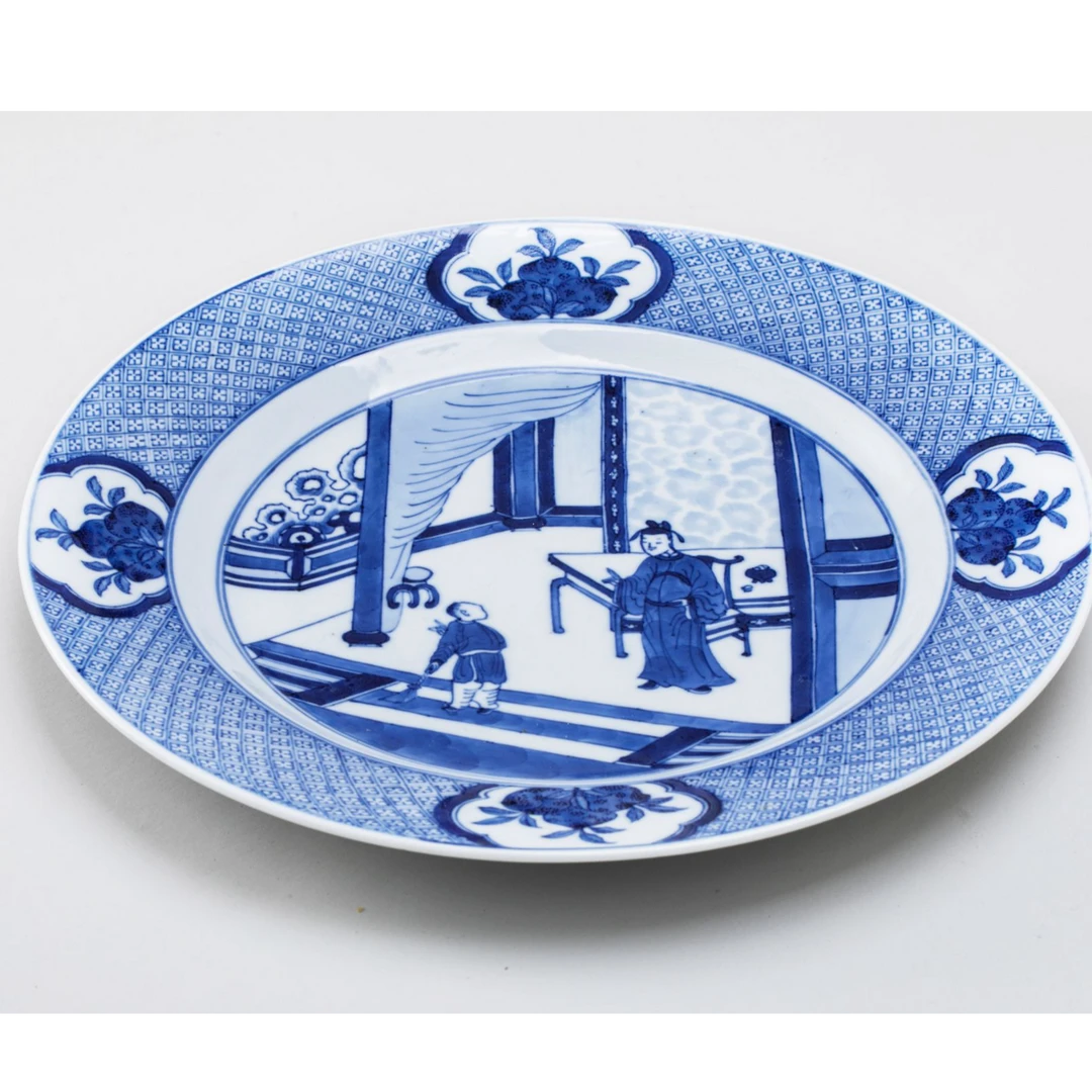 【拍卖】23、青花锦地瑞果开光西厢记人物故事纹折沿盘