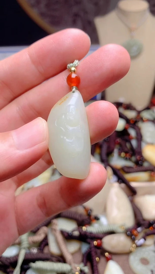 和田玉未镶嵌颈饰1