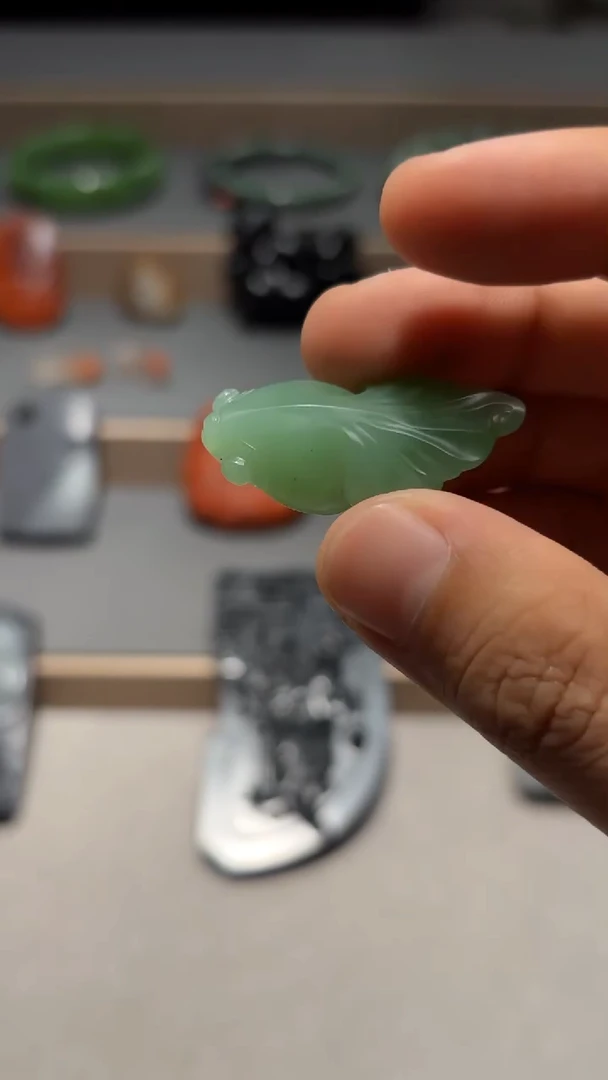 颈饰未镶嵌和田玉碧玉乌兰海苹果绿小鱼