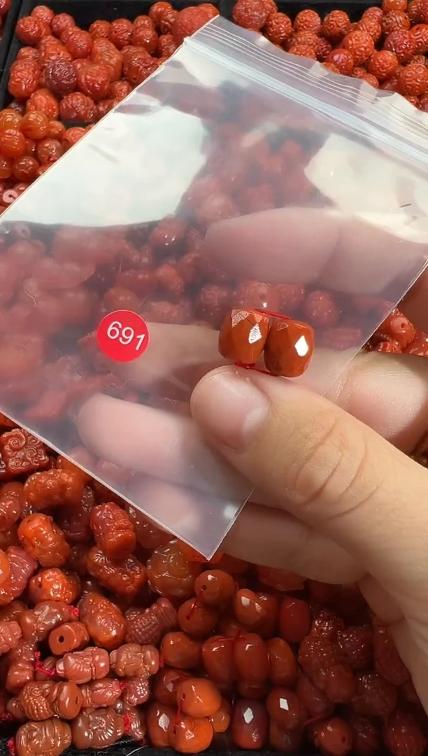 颈饰未镶嵌南红玛瑙1