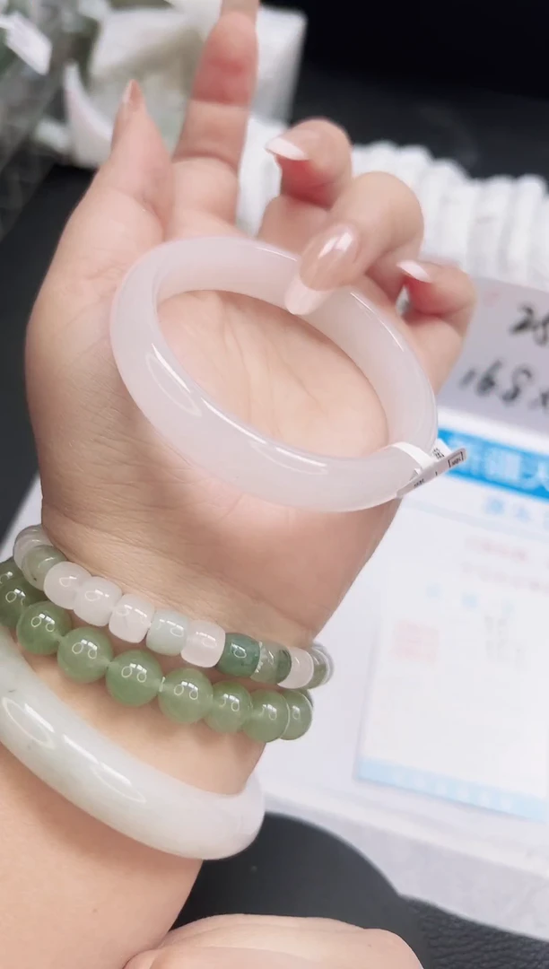 未镶嵌手镯石英质玉55-55.7
