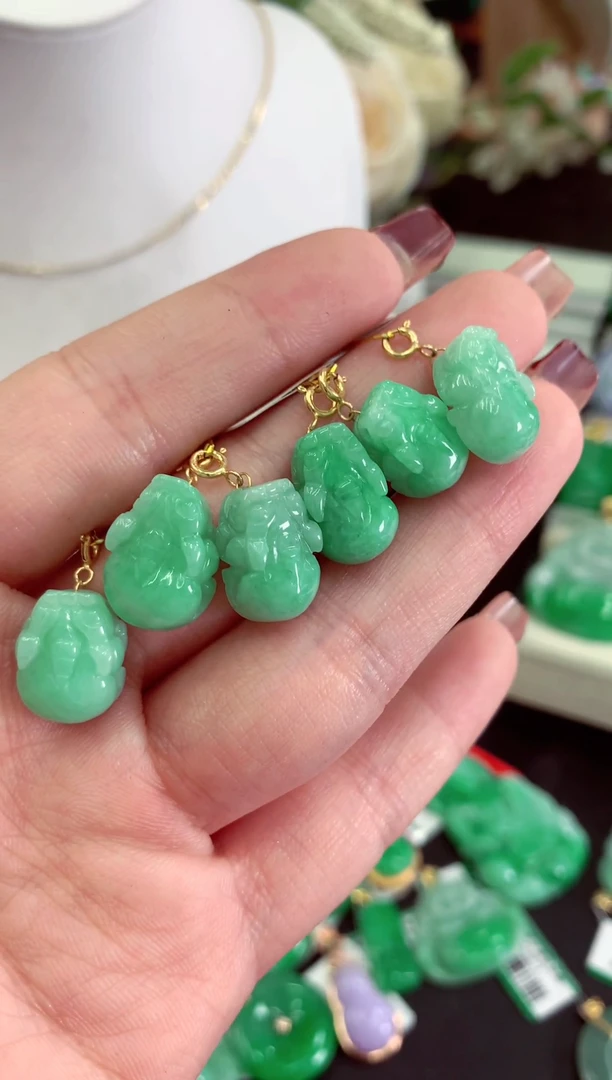 【闪购商品】翡翠吊坠(不含链)18K金镶嵌多样性发货其中一件