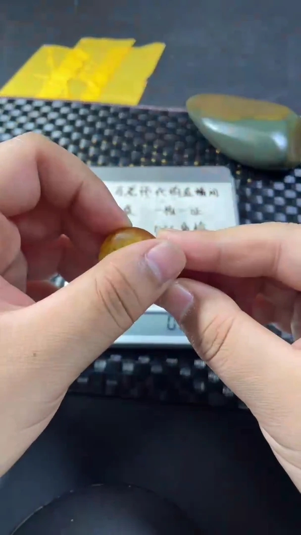 和田玉未镶嵌颈饰马****服和田玉
