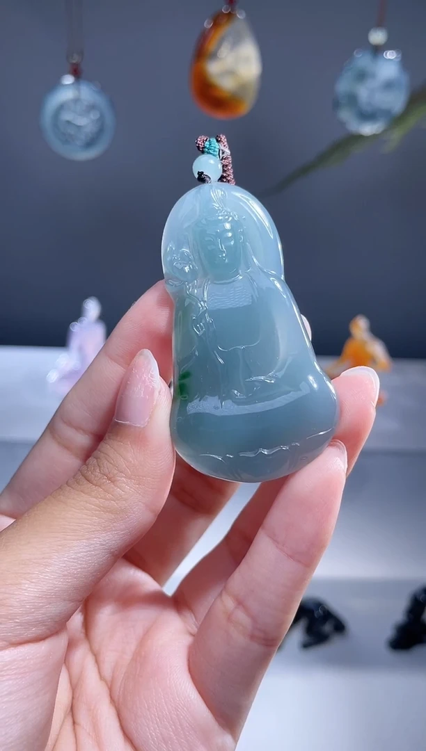 翡翠未镶嵌颈饰观音