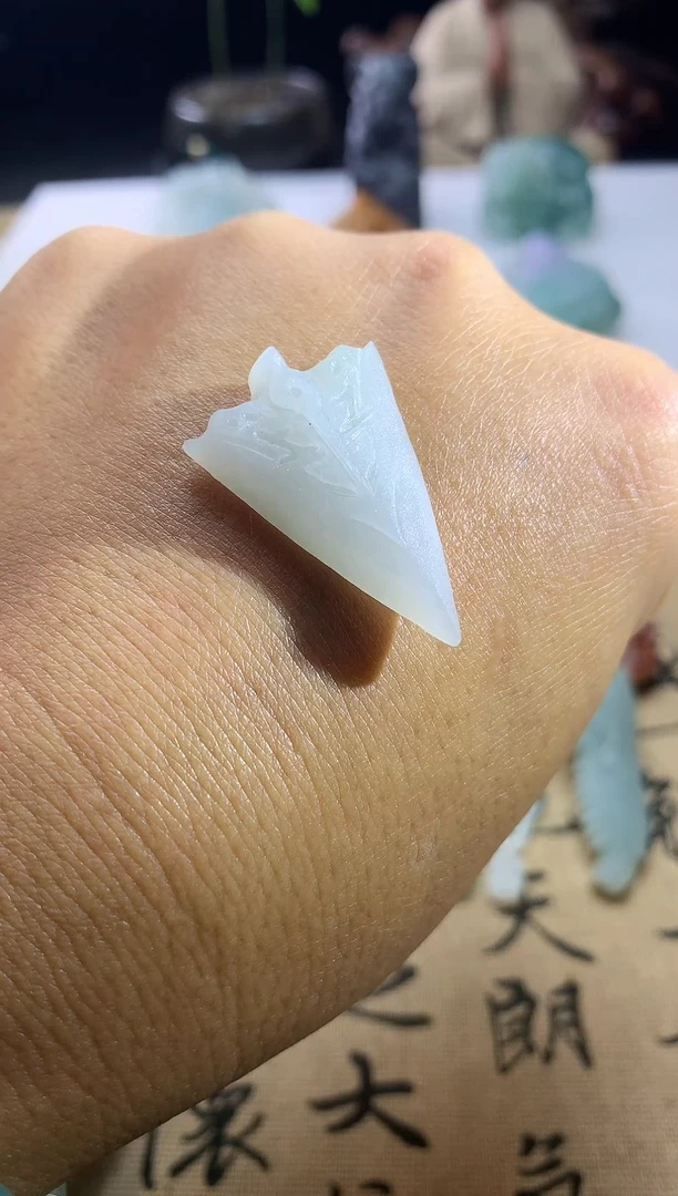 未镶嵌定制翡翠盾