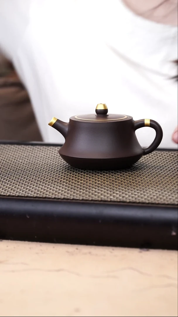 茶壶紫砂四号井茄皮紫泥描金柱础140cc
