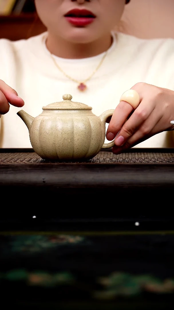 茶壶紫砂羊脂白玉段 筋纹