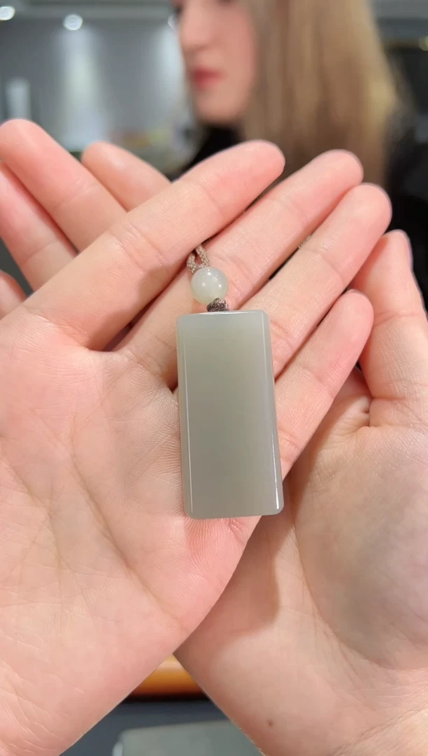 【闪购商品】和田玉颈饰未镶嵌且末料青白玉无事牌