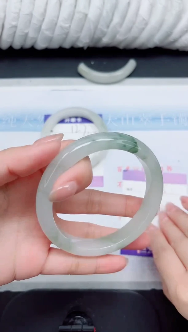 【闪购商品】石英质玉手镯未镶嵌128-62.8