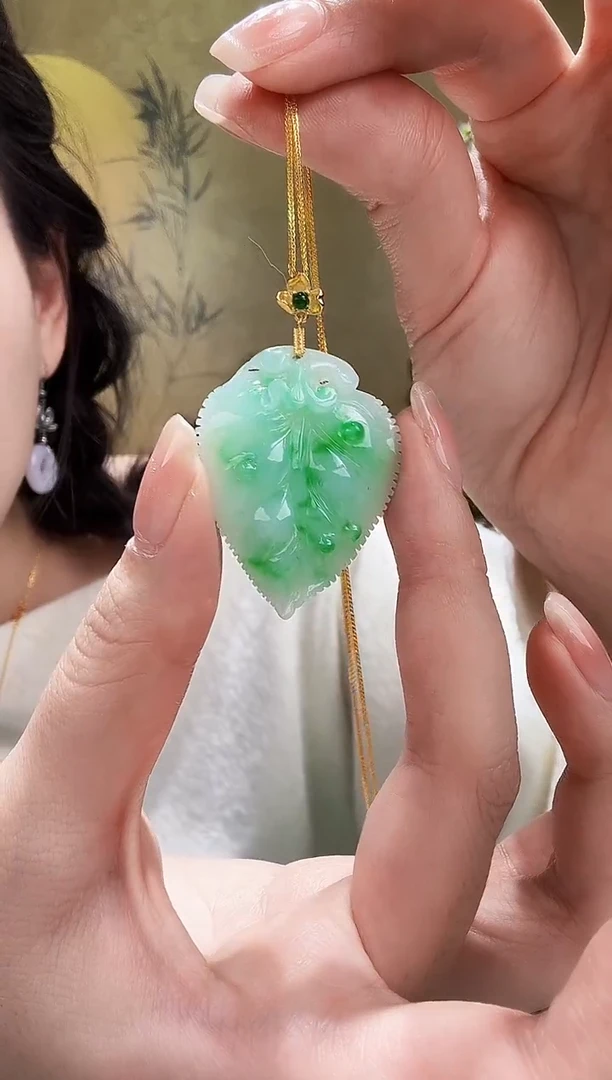 颈饰未镶嵌翡翠吊坠