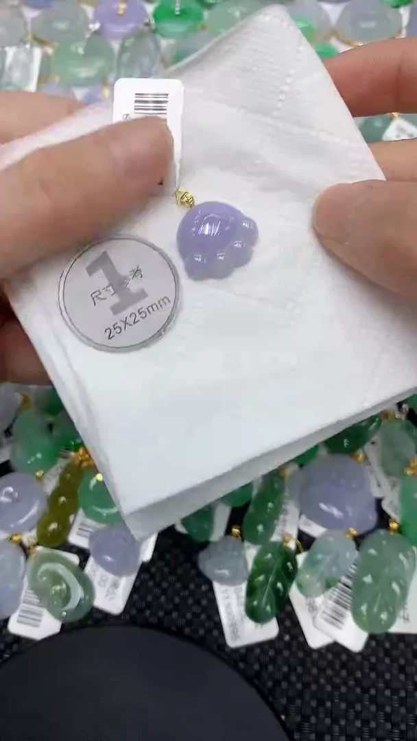 颈饰18K金镶嵌翡翠111111111