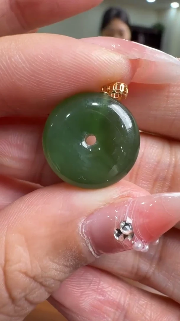 颈饰18K金镶嵌和田玉挂件