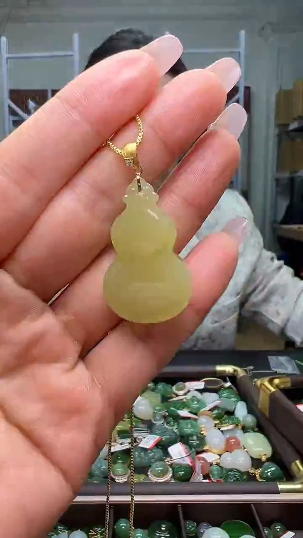 颈饰18K金镶嵌和田玉（多样性发货.发其一)12.28.09