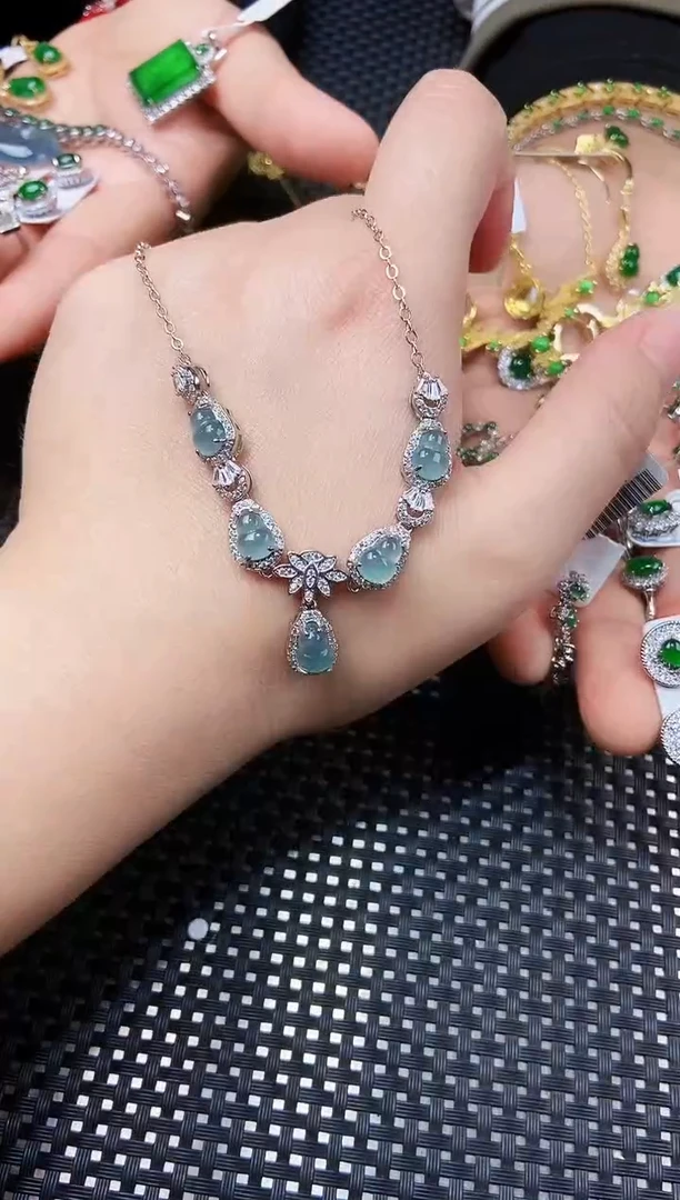 【闪购商品】翡翠颈饰未镶嵌111111111