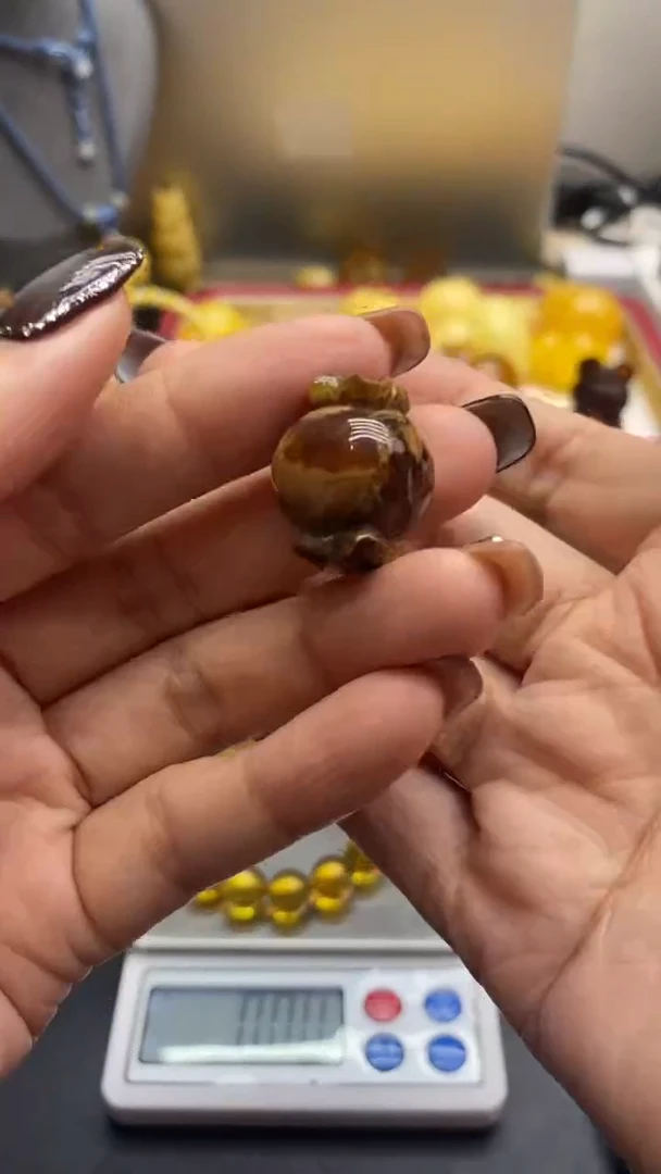 琥珀未镶嵌珠宝奇石308