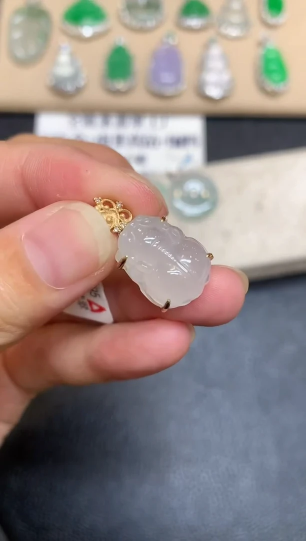 颈饰18K金镶嵌翡翠貔貅【无服务费