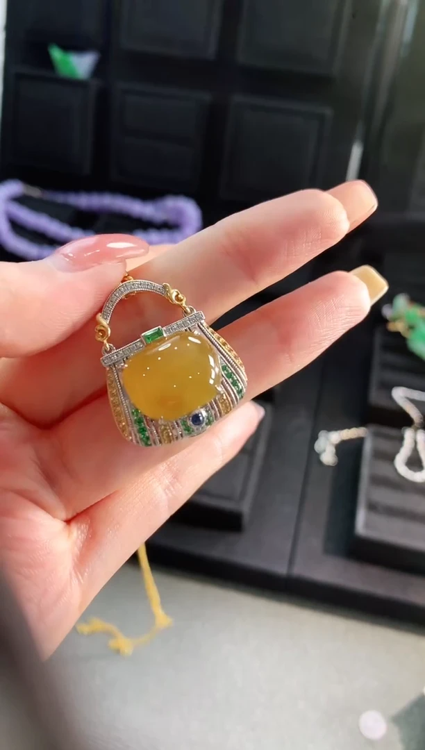 【闪购商品】翡翠吊坠(不含链)18K金镶嵌吊坠