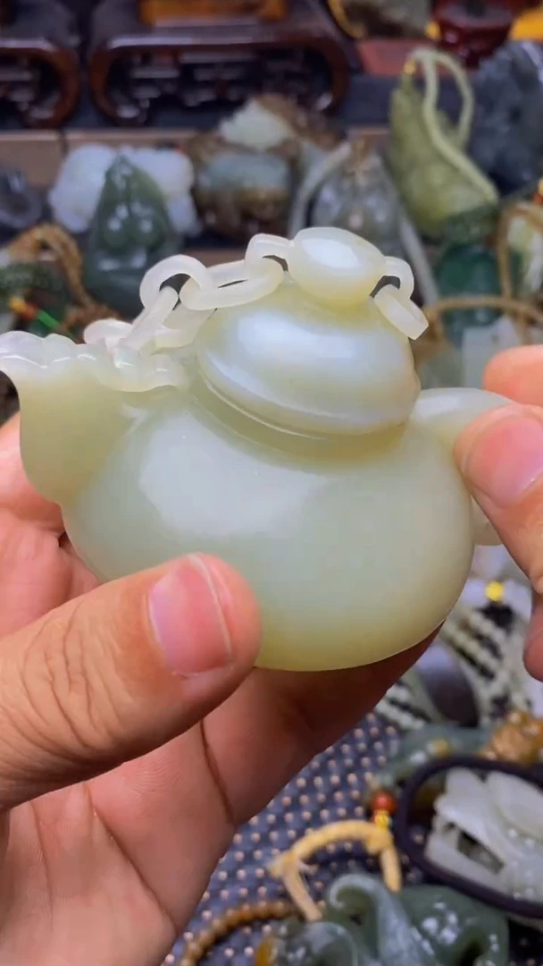 未镶嵌和田玉把件多部分组成