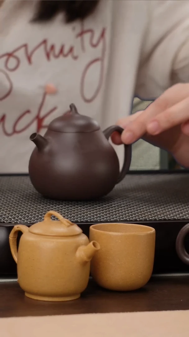 茶壶紫砂黑星土精工薄胎茄瓜160cc