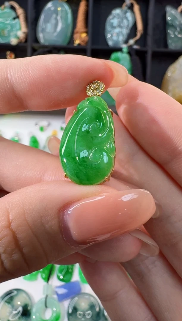 颈饰18K金镶嵌翡翠缅甸A货翡翠