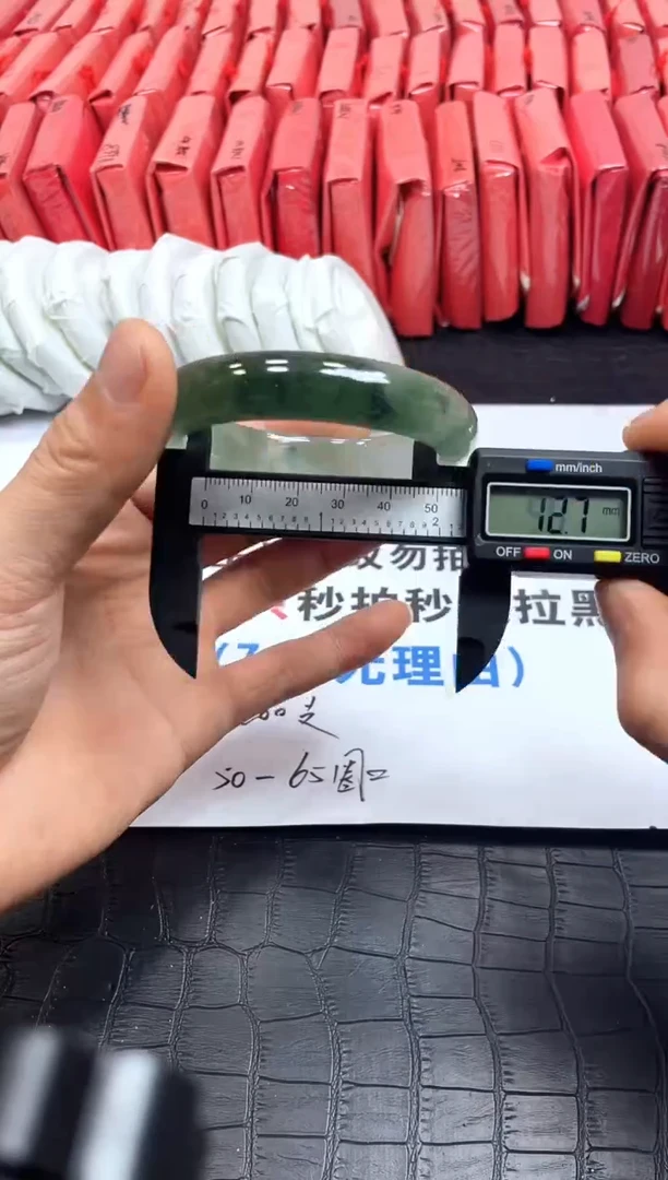 翡翠手镯未镶嵌所见所得，高冰美人镯！