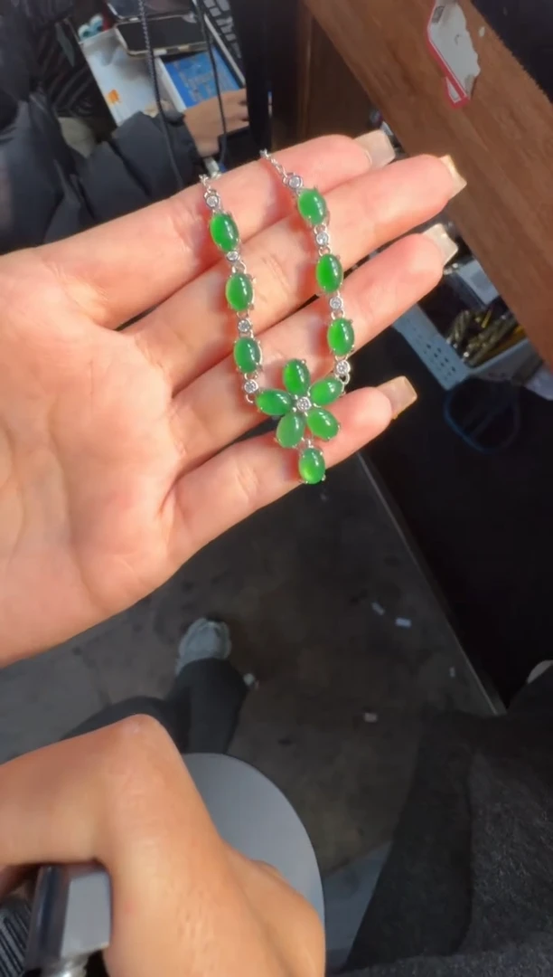未镶嵌定制翡翠翡翠A货有轻微色差属于正常现象，项链多样性发货1
