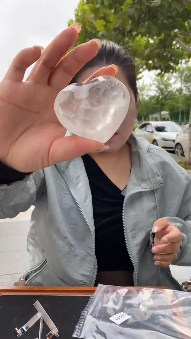 未镶嵌珠宝半成品水晶白水晶爱心D221（配架子）