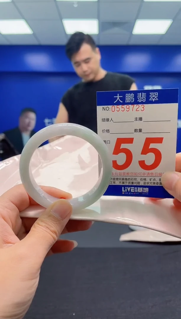 翡翠手镯未镶嵌a AAAAAAAAA