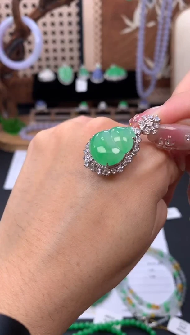 18K金镶嵌定制翡翠48小时鉴赏期 退货不扣服务费