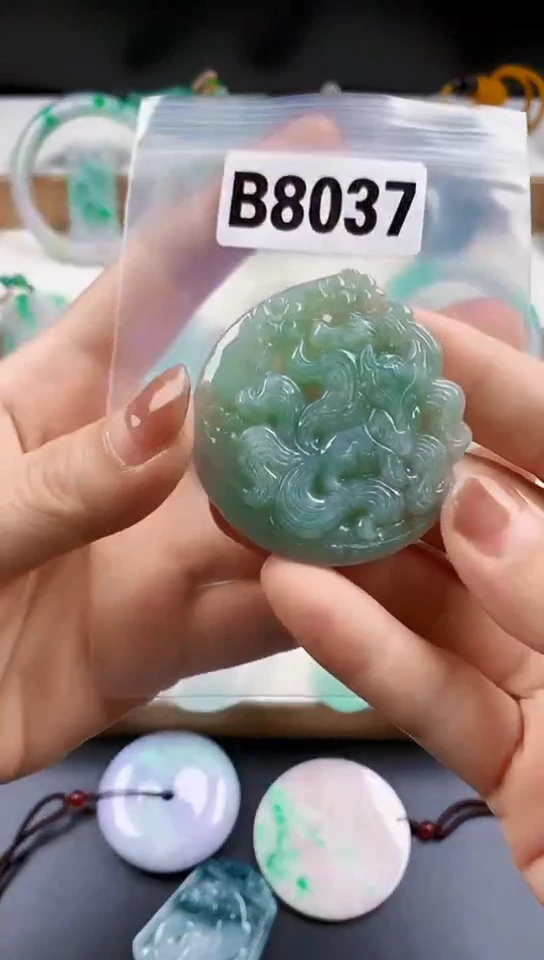 颈饰未镶嵌翡翠天然翡翠吊坠·挂件