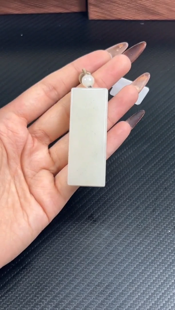 吊坠(赠链)未镶嵌和田玉和田黑山微色差吊坠Mm