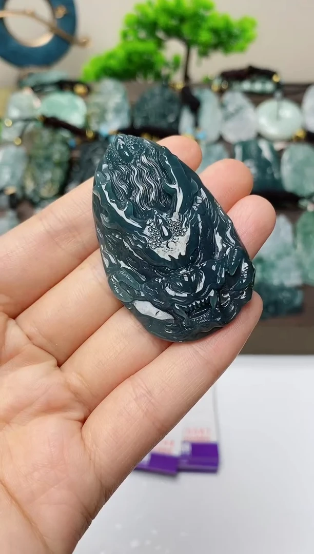 翡翠未镶嵌颈饰