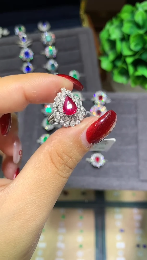 18K金镶嵌戒指红宝石2.02ct