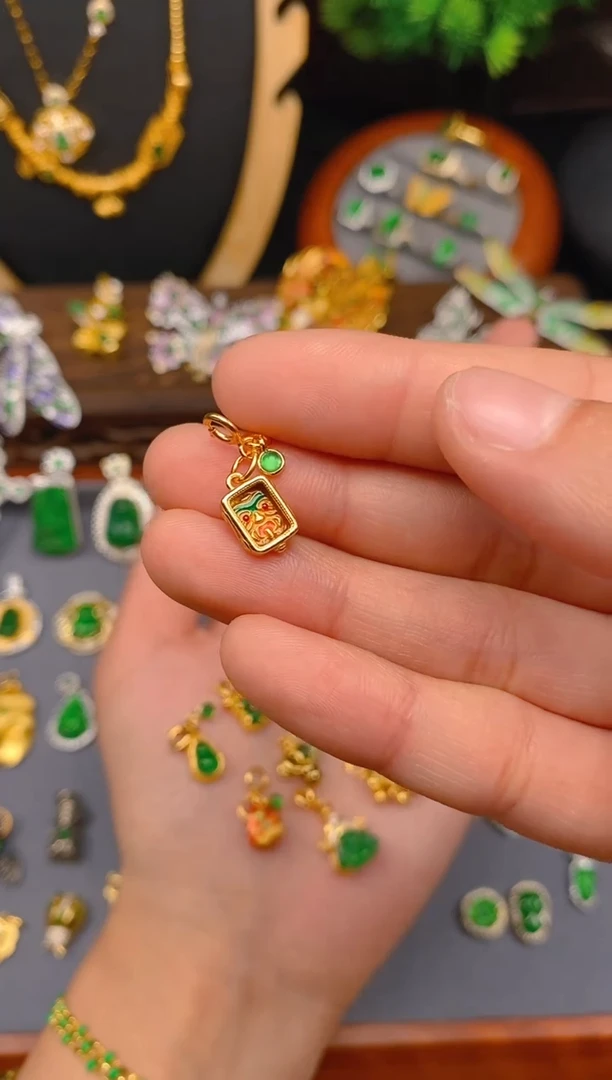 【闪购商品】翡翠吊坠(不含链)银S925镶嵌扎吉拉母