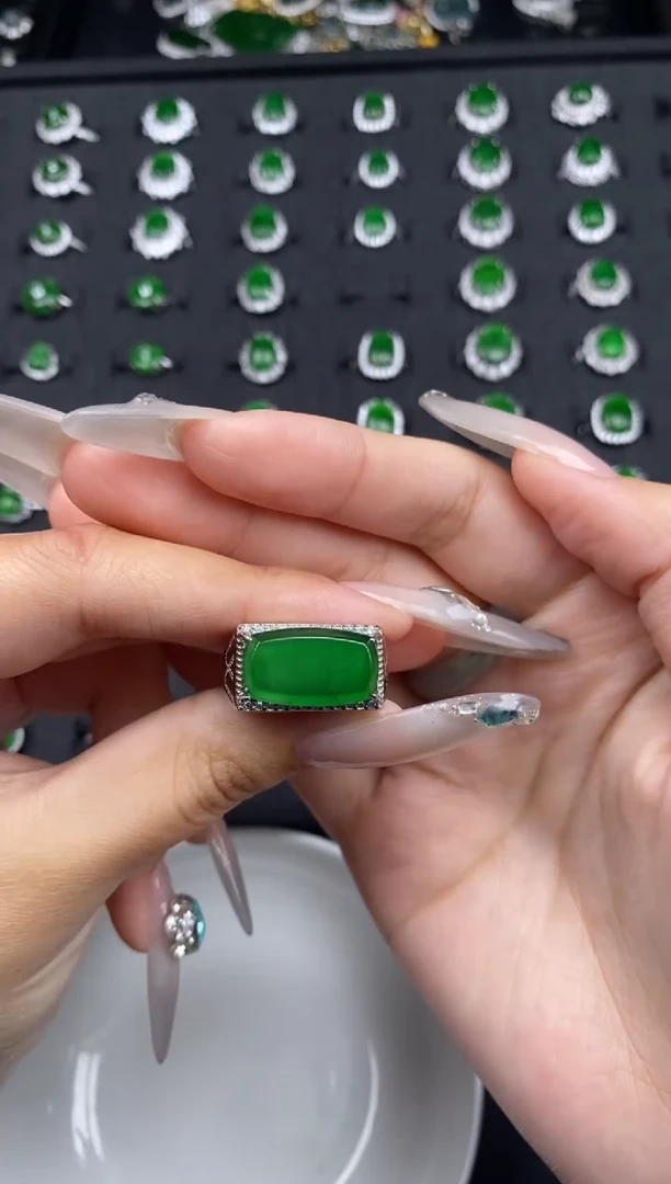 颈饰未镶嵌翡翠散珠批发多样性发货