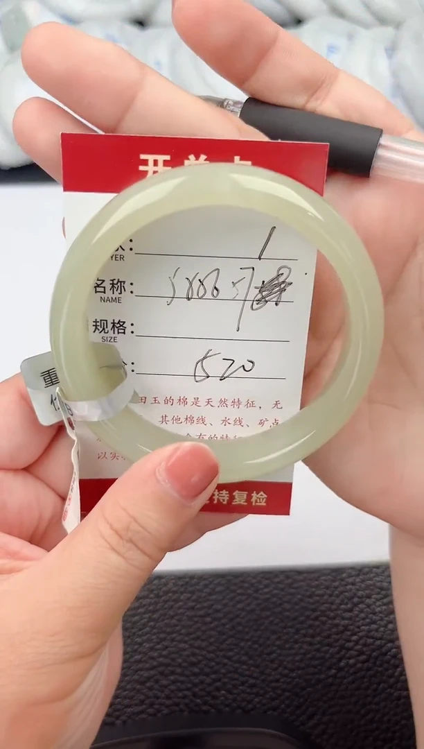 和田玉手镯未镶嵌和田玉手镯微色差01