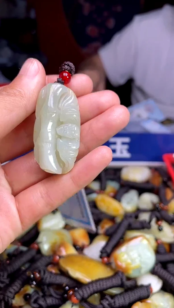 和田玉未镶嵌颈饰1