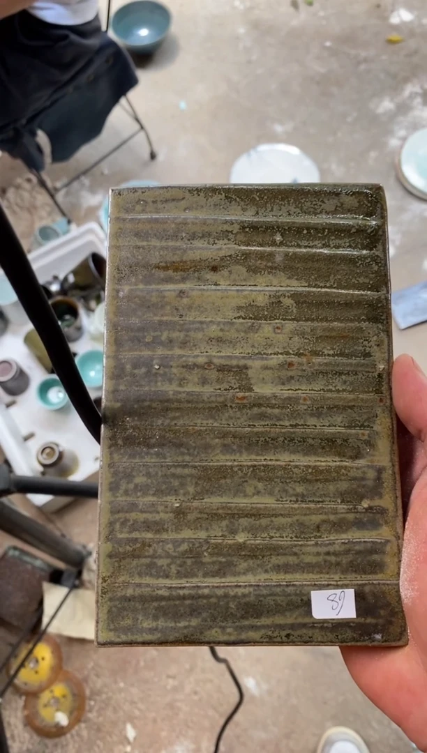 浪鬼家有绘柴烧盘子