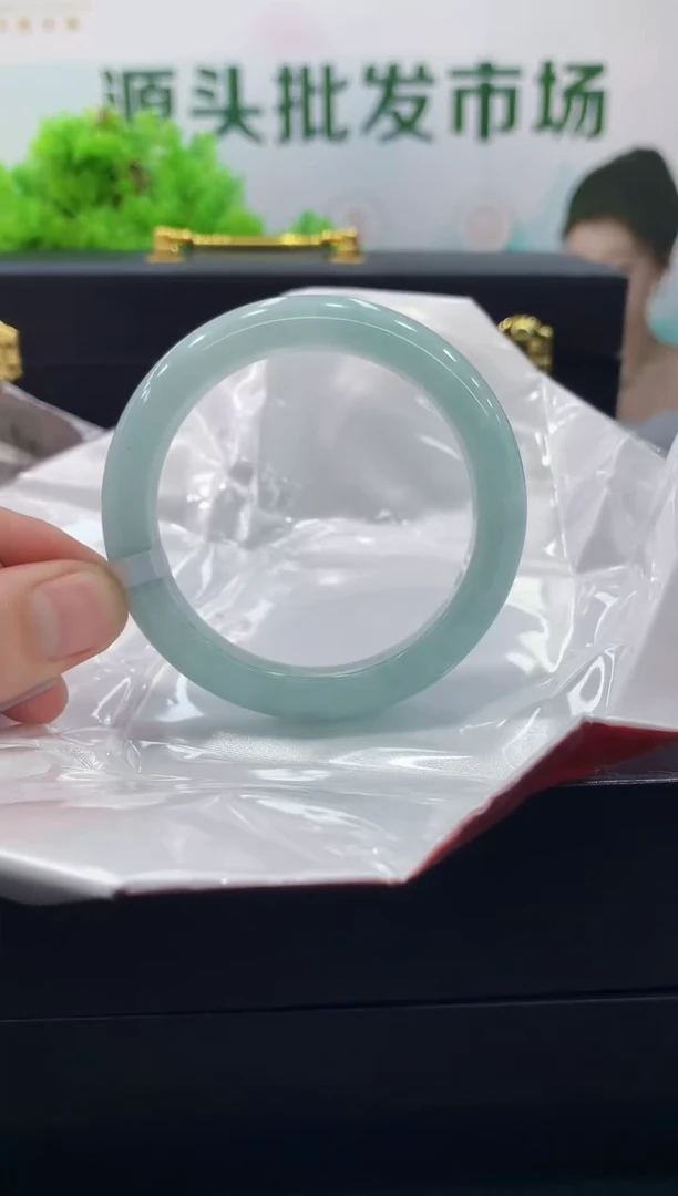 翡翠手镯未镶嵌手镯