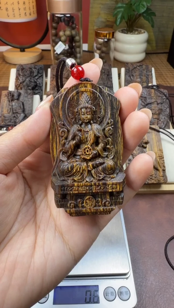 木木雕款 芽庄  金轮 观音 7cm 送养香瓶