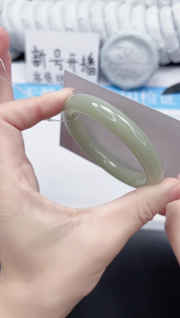 未镶嵌手镯石英质玉35-53.4DY