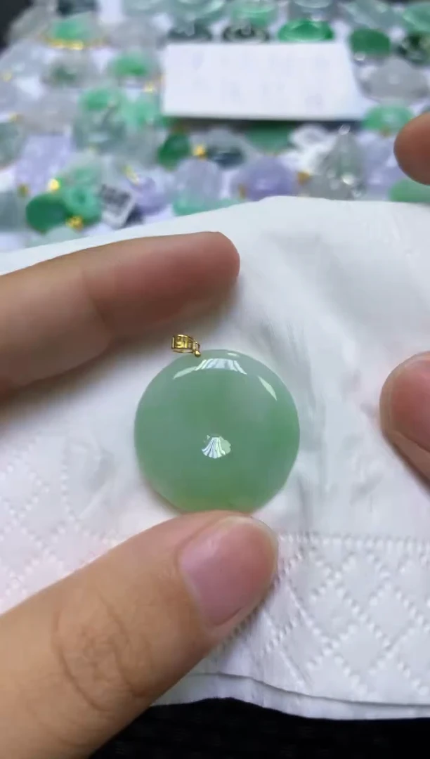 翡翠未镶嵌颈饰天然缅甸A货翡翠