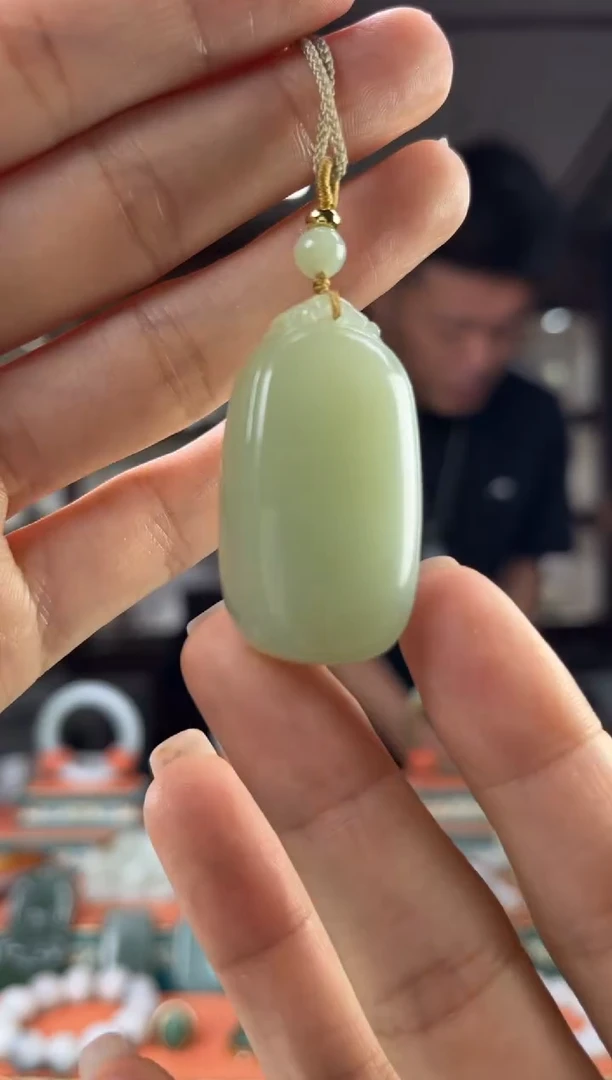 和田玉未镶嵌颈饰佩佩