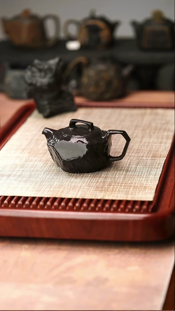 归玉堂冰碛岩重工雕刻透光几何壶200cc