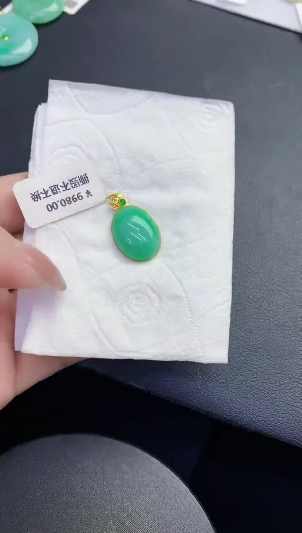 颈饰18K金镶嵌翡翠缅甸天然翡翠a货