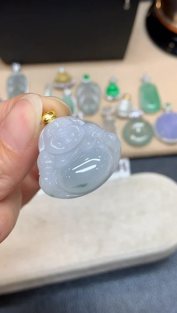 颈饰18K金镶嵌翡翠佛公【无服务费