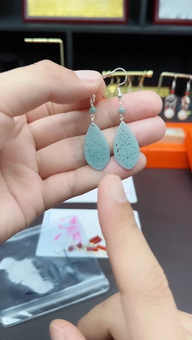 翡翠银S925镶嵌耳饰翡翠雕刻牌