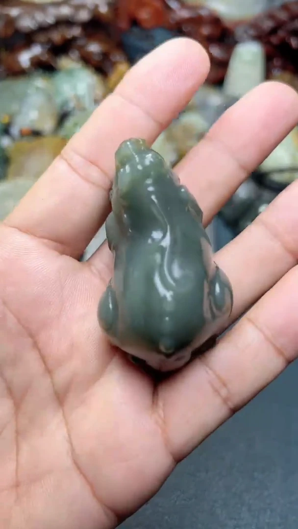 和田玉未镶嵌把件-