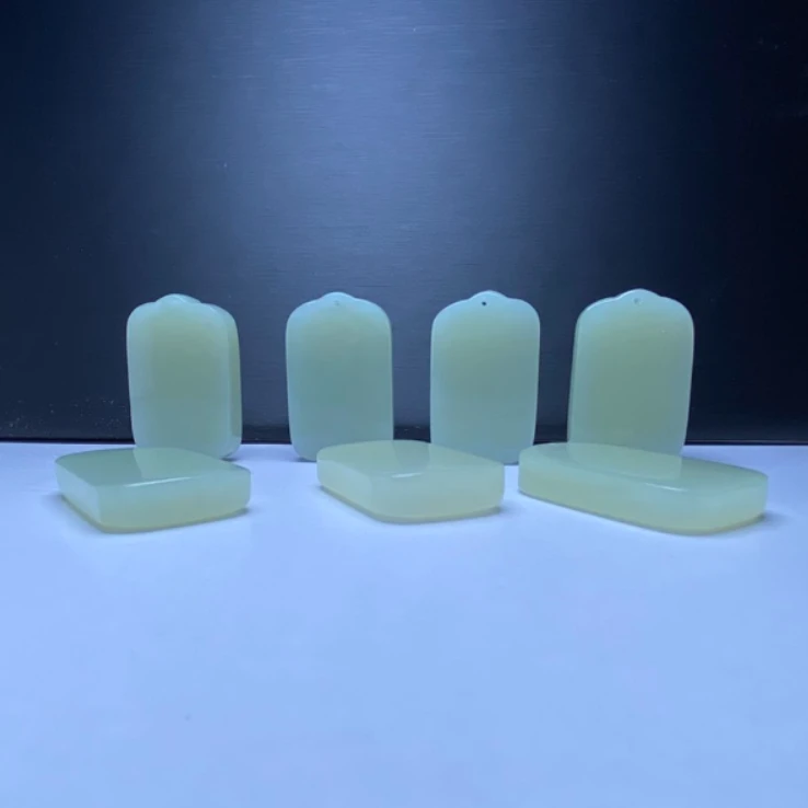 和田玉且末料暖白平安无事牌男女款吊坠玉石面包牌多样性拍一发一