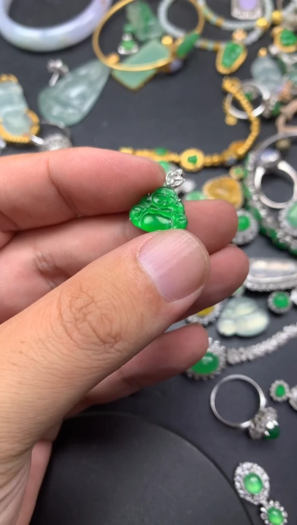 颈饰18K金镶嵌翡翠雪贞商品不退不换危料